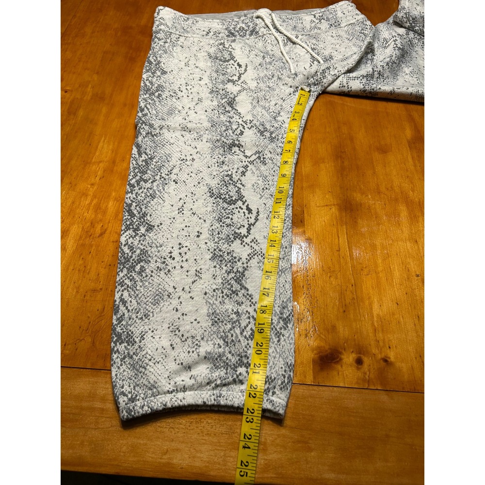 Calvin Klein Performance XL Grey Snakeskin Print Cropped Joggers NWT Quick Dry - Picture 6 of 8